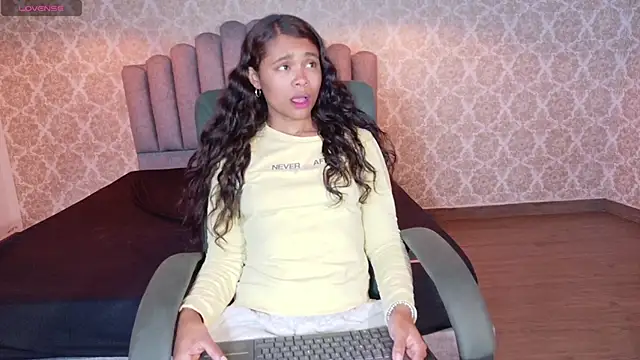 Snapshot of Kristall_06 chatting on 22, 10, 2025 Kristall 06 online show from 22, 10, 2025