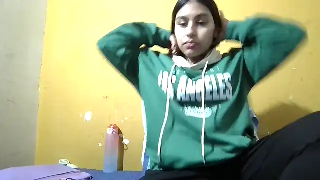 Snapshot of zairabreze chatting on 16, 9, 2025 zairabreze online show from 16, 9, 2025