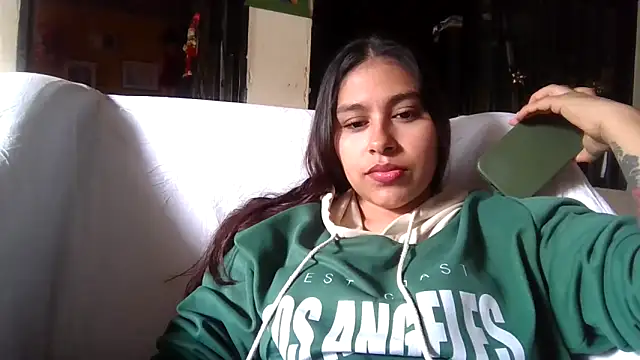 Snapshot of zairabreze chatting on 4, 11, 2025 zairabreze online show from 4, 11, 2025