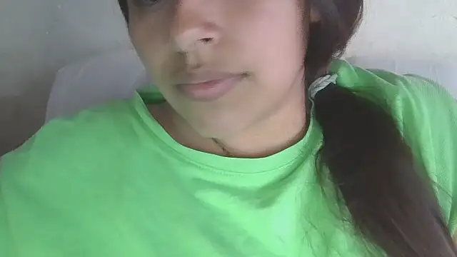 Snapshot of zairabreze chatting on 15, 12, 2025 zairabreze online show from 15, 12, 2025