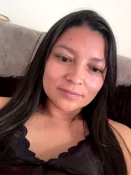 Snapshot of Zui_Rouse chatting on 4, 10, 2025 Zui Rouse online show from 4, 10, 2025