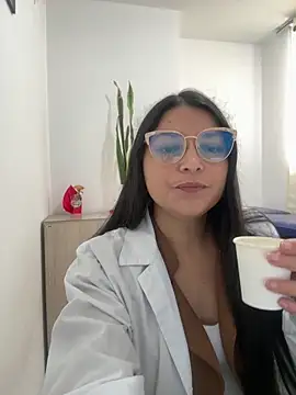 Snapshot of Zui_Rouse chatting on 6, 10, 2025 Zui Rouse online show from 6, 10, 2025