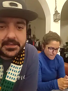 Snapshot of CasalTopaTudo chatting on 18, 9, 2025 CasalTopaTudo online show from 18, 9, 2025