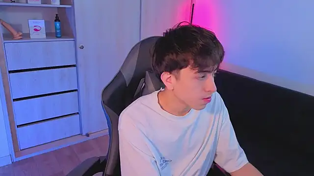 Snapshot of onlinenico chatting on 2, 10, 2025 onlinenico online show from 2, 10, 2025