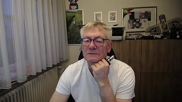 Snapshot of randyandy67 chatting on 25, 10, 2025 randyandy67 online show from 25, 10, 2025