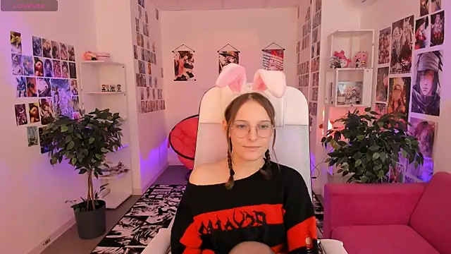 Snapshot of JenniferKiim chatting on 6, 11, 2025 JenniferKiim online show from 6, 11, 2025