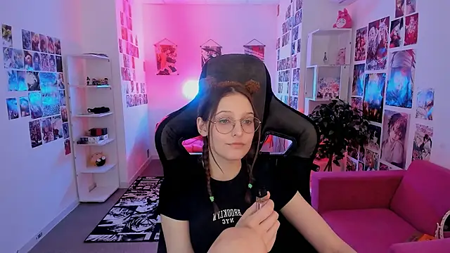 Snapshot of JenniferKiim chatting on 4, 3, 2026 JenniferKiim online show from 4, 3, 2026