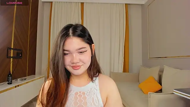 yummmymommy online show from 10, 10, 2025