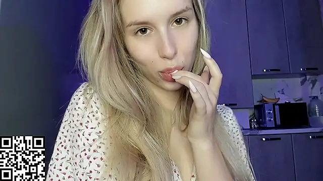 Snapshot of ElysiaXo chatting on 12, 10, 2025 ElysiaXo online show from 12, 10, 2025