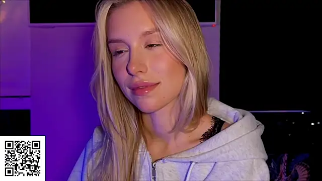 Snapshot of ElysiaXo chatting on 6, 11, 2025 ElysiaXo online show from 6, 11, 2025