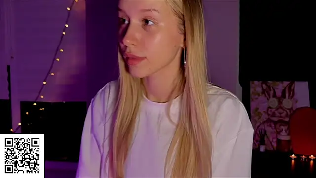 Snapshot of ElysiaXo chatting on 8, 11, 2025 ElysiaXo online show from 8, 11, 2025