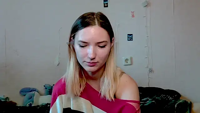 Snapshot of _kikiclark__ chatting on 12, 10, 2025 kikiclark online show from 12, 10, 2025