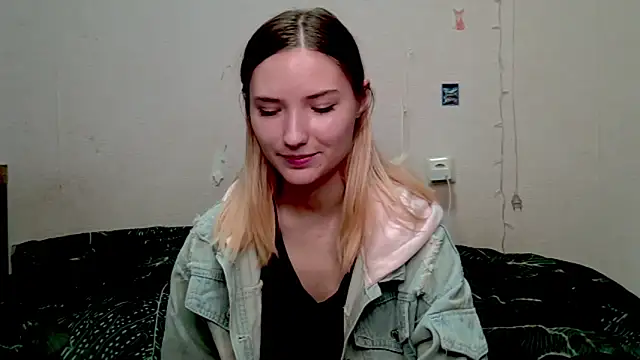 Snapshot of _kikiclark__ chatting on 12, 10, 2025 kikiclark online show from 12, 10, 2025