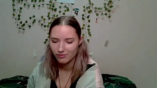 Snapshot of _kikiclark__ chatting on 25, 10, 2025 kikiclark online show from 25, 10, 2025