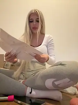 Snapshot of Steffi_Snowbunny chatting on 16, 9, 2025 Steffi Snowbunny online show from 16, 9, 2025