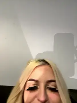 Steffi Snowbunny online show from 14, 1, 2026