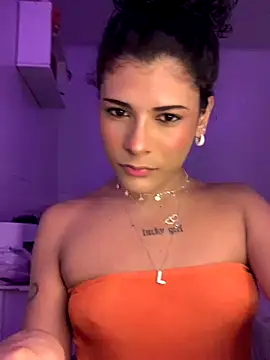 Snapshot of luluzinhax chatting on 10, 10, 2025 luluzinhax online show from 10, 10, 2025