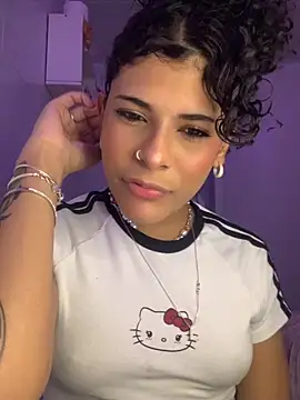 Snapshot of luluzinhax chatting on 15, 10, 2025 luluzinhax online show from 15, 10, 2025