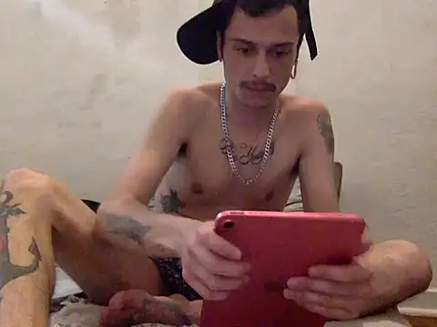 Snapshot of chrisalmeid_ chatting on 13, 10, 2025 chrisalmeid online show from 13, 10, 2025