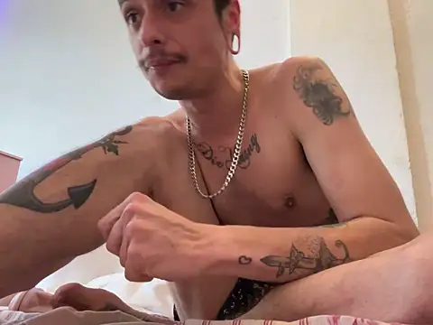 Snapshot of chrisalmeid_ chatting on 13, 10, 2025 chrisalmeid online show from 13, 10, 2025