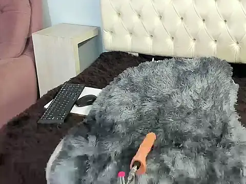 Sally Moonn online show from 27, 10, 2025