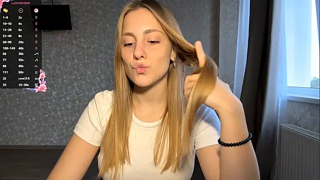 Snapshot of DreamyOlivia chatting on 29, 9, 2025 DreamyOlivia online show from 29, 9, 2025