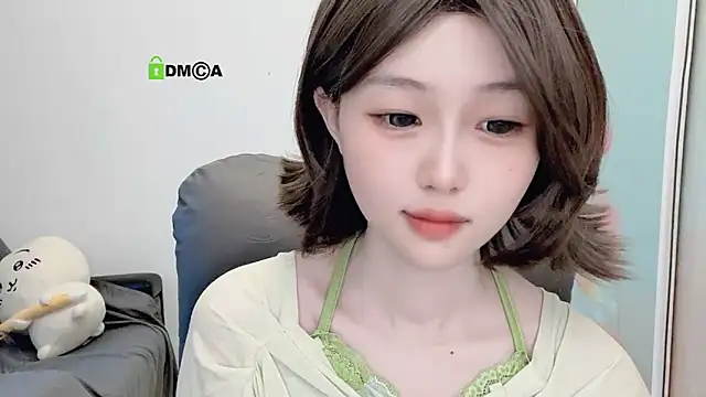 Snapshot of gummy-candy chatting on 17, 10, 2025 gummy-candy online show from 17, 10, 2025