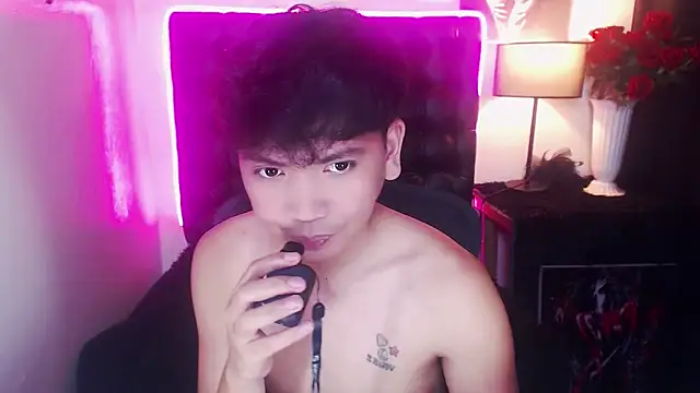 Snapshot of Asianbluefuckerrrr chatting on 22, 9, 2025 Asianbluefuckerrrr online show from 22, 9, 2025