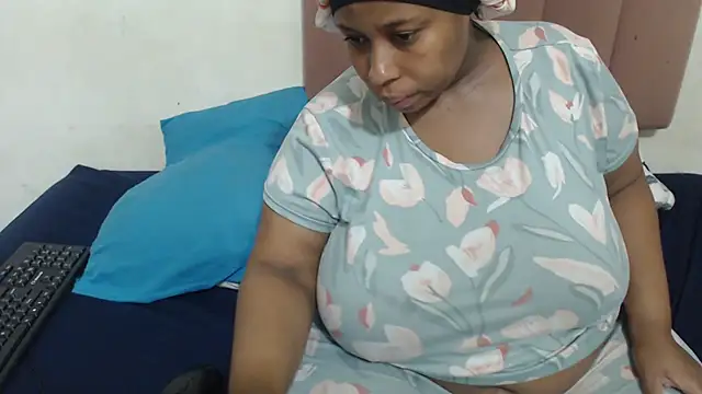 Chubby Queenx255 online show from 8, 11, 2025