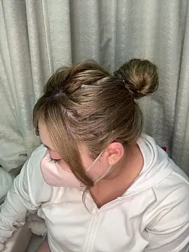 Snapshot of Chua-chan chatting on 7, 10, 2025 Chua-chan online show from 7, 10, 2025