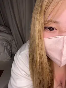 Snapshot of Chua-chan chatting on 21, 10, 2025 Chua-chan online show from 21, 10, 2025