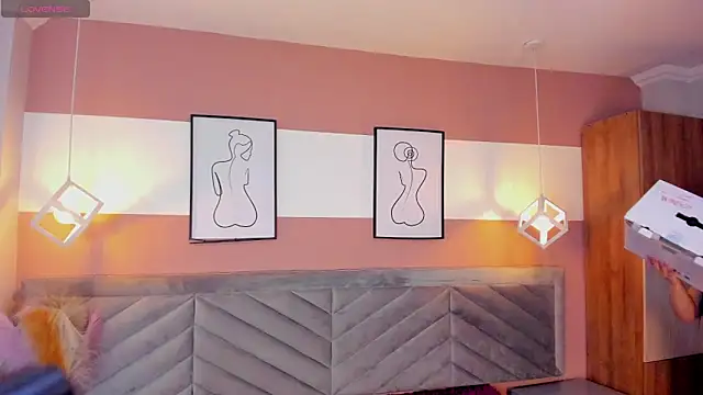 Mia Valentine  online show from 25, 2, 2026