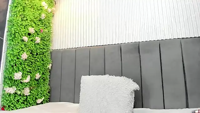 Skarlett hot  online show from 8, 1, 2026