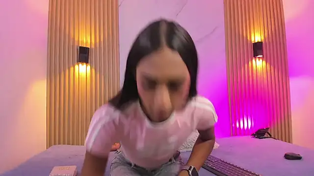 Valentinaliux  online show from 25, 3, 2026