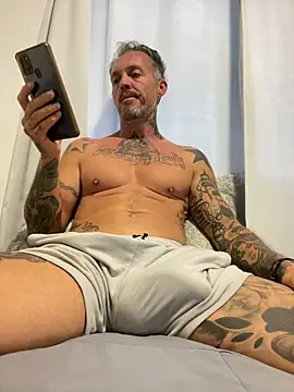 Snapshot of MagicLex1 chatting on 28, 11, 2025 MagicLex1 online show from 28, 11, 2025