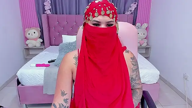 Snapshot of Nayla-Mouna chatting on 19, 9, 2025 Nayla-Mouna online show from 19, 9, 2025