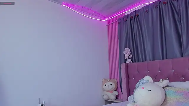 Snapshot of Nayla-Mouna chatting on 7, 2, 2026 Nayla-Mouna online show from 7, 2, 2026