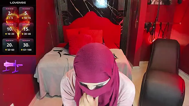 Snapshot of Nayla-Mouna chatting on 3, 3, 2026 Nayla-Mouna online show from 3, 3, 2026