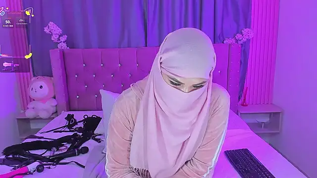 Snapshot of Nayla-Mouna chatting on 26, 3, 2026 Nayla-Mouna online show from 26, 3, 2026