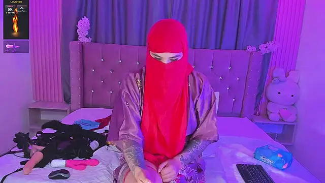 Snapshot of Nayla-Mouna chatting on 17, 6, 2026 Nayla-Mouna online show from 17, 6, 2026