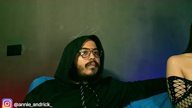  leda swan  online show from 13, 10, 2025