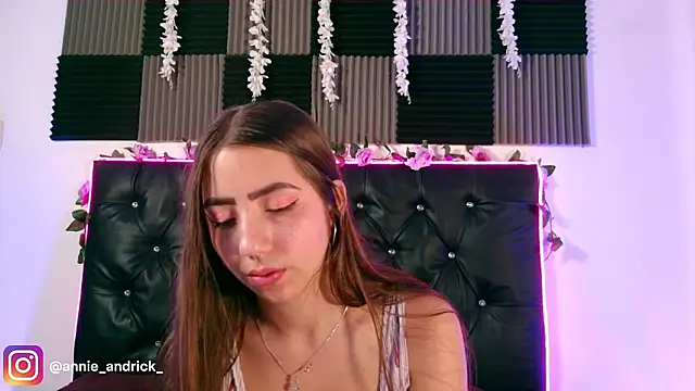  leda swan  online show from 12, 3, 2026