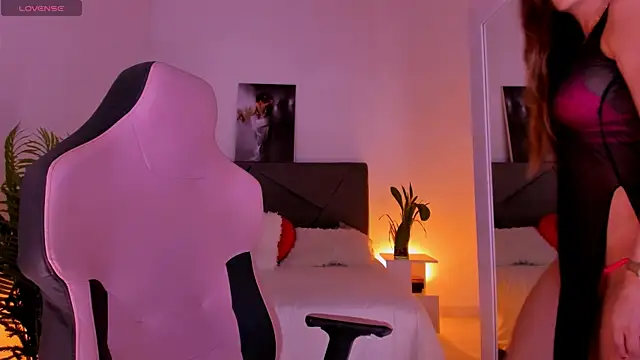 gianaliann  online show from 12, 5, 2026