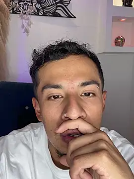Snapshot of Thian25_ chatting on 8, 9, 2025 Thian25 online show from 8, 9, 2025