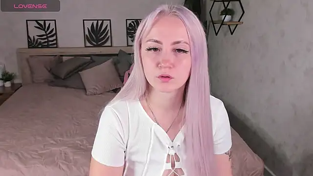 Joyce Howard online show from 28, 9, 2025