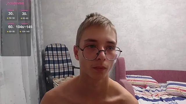 Snapshot of glasses_cat chatting on 10, 10, 2025 glasses cat online show from 10, 10, 2025