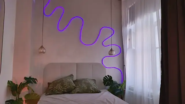 Snapshot of Lina_Glow chatting on 12, 4, 2026 Lina Glow online show from 12, 4, 2026