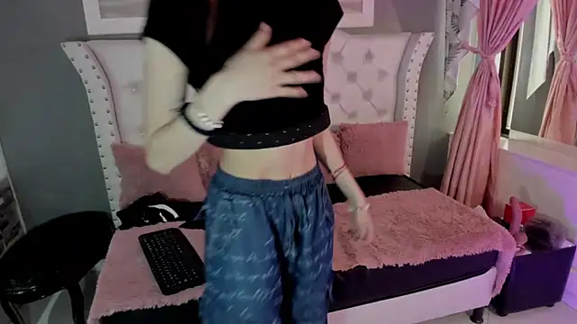 naomi cooper   online show from 10, 9, 2025