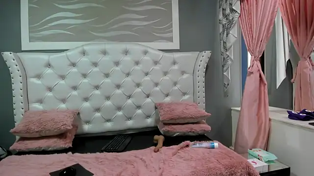 naomi cooper   online show from 7, 10, 2025