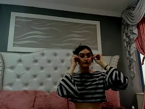 naomi cooper   online show from 16, 10, 2025